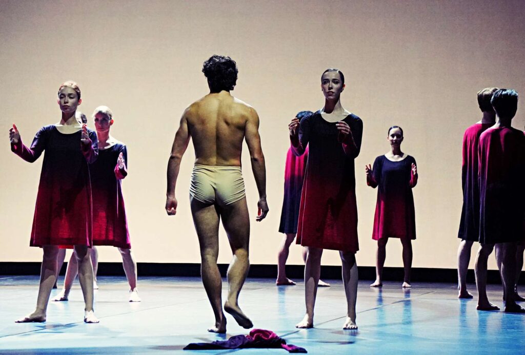 "Carmina Burana" von Edward Clug beim Ballett Dortmund
