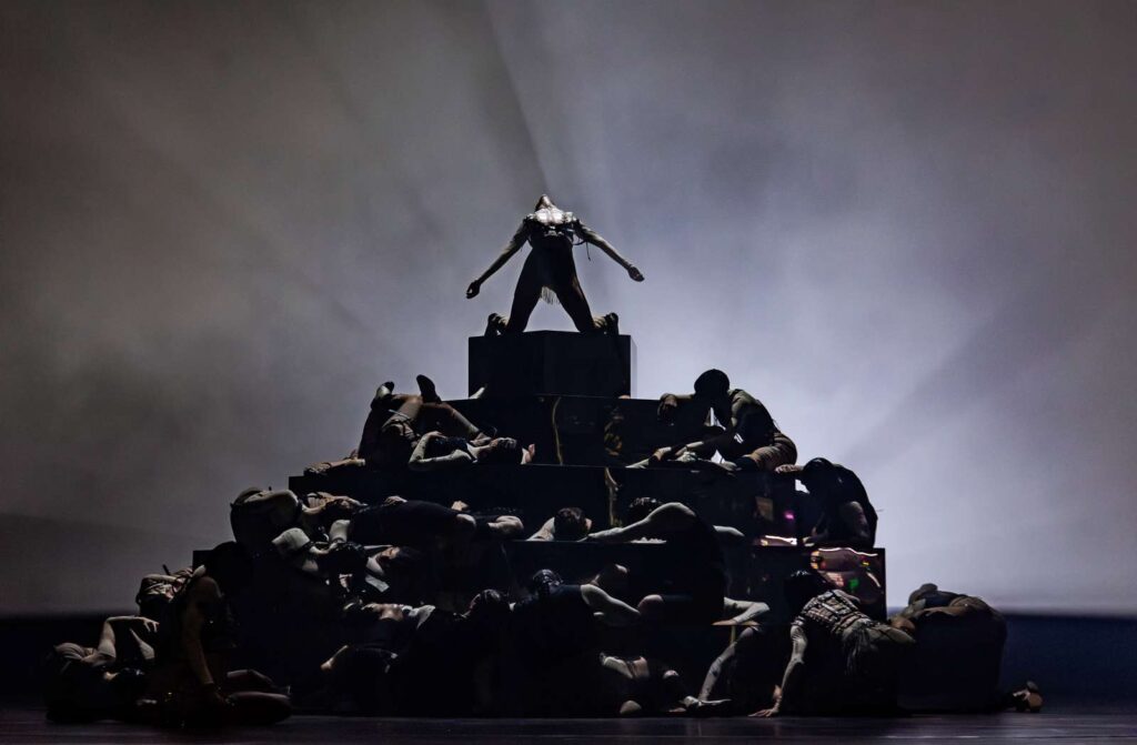 "Wunderkammer" von Marcos Morau