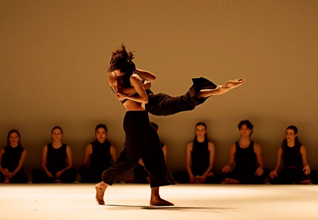 "Colossus" von Stephanie Lake im Abend "Wings and Feathers" beim Semperoper Ballett