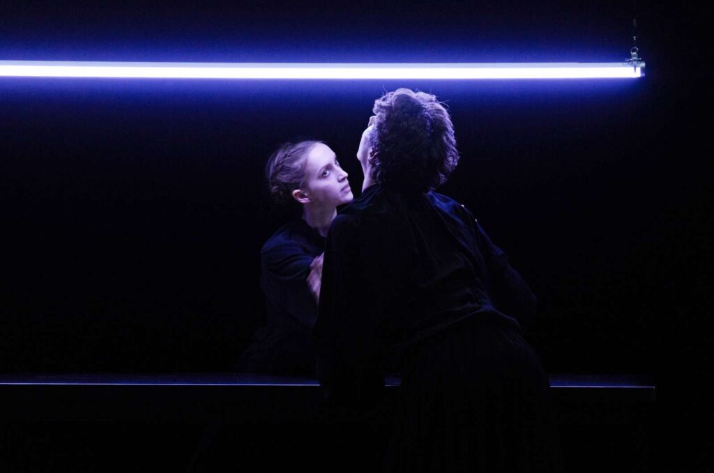 "Serenade" und drei Computerstücke in "Fast Forward" beim Hamburg Ballett