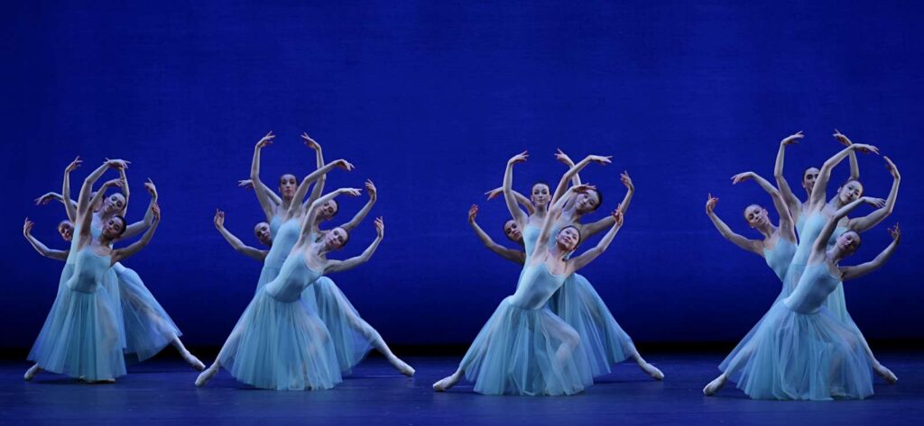 "Serenade" und drei Computerstücke in "Fast Forward" beim Hamburg Ballett