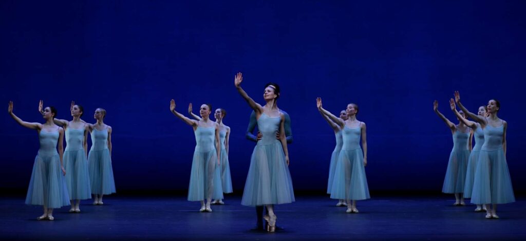 "Serenade" und drei Computerstücke in "Fast Forward" beim Hamburg Ballett