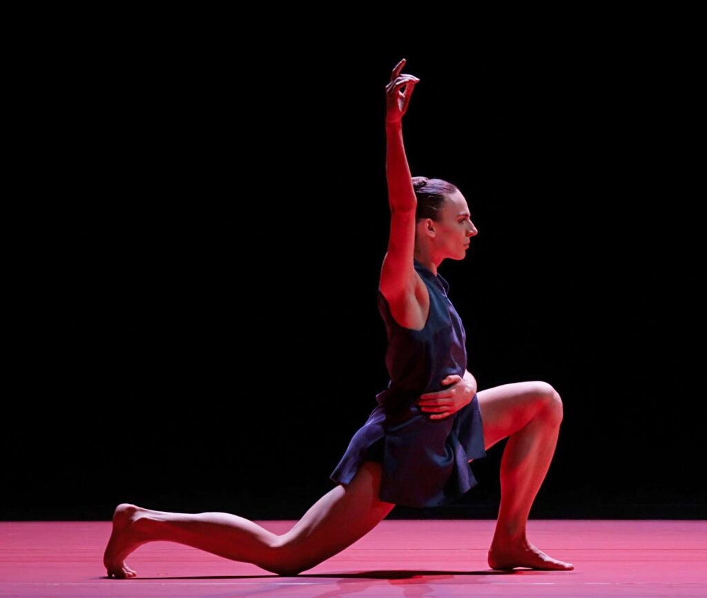 "Serenade" und drei Computerstücke in "Fast Forward" beim Hamburg Ballett