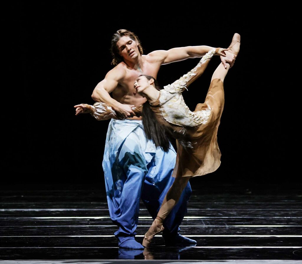 "Serenade" und drei Computerstücke in "Fast Forward" beim Hamburg Ballett