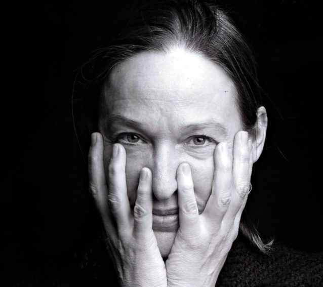 Arila Siegert gibt Werke von Tom Schilling frei